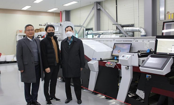 Ji Sung invests in Mark Andy hybrid press