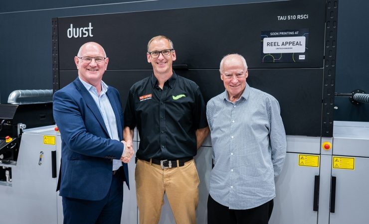 Barry Lewis (centre) is flanked by Durst’s Simon Cosh (left) and Ron Lewis in front of the RSCi at Labelexpo.